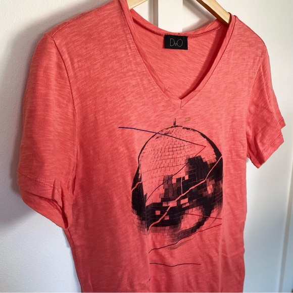 DuO V-Neck Coral Disco Ball Vintage Graphic T-Shirt - Picture 3 of 12